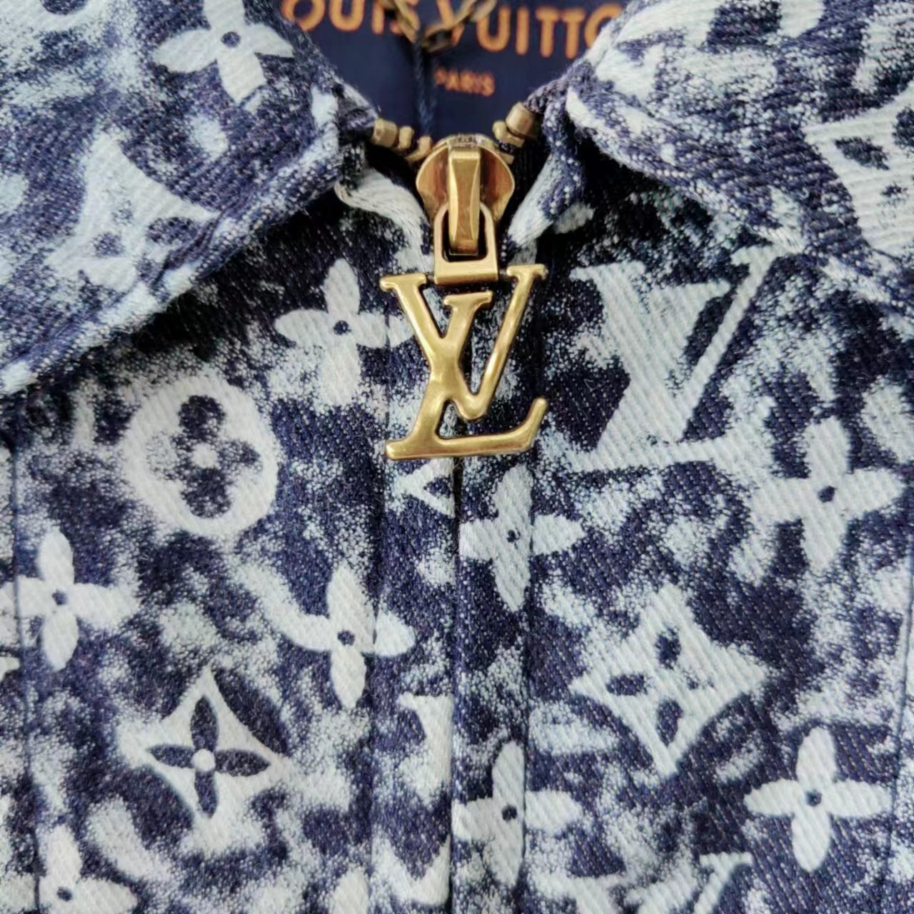 实拍细节图+细节图 Louis Vuitton/路易威登 23Fw 满印扎染波光老花牛仔工装夹克