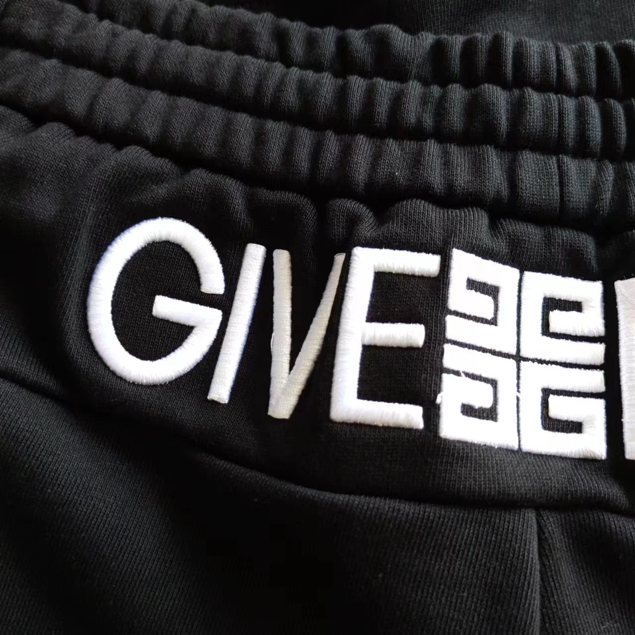 实拍细节图+尺码 GIVENCHY 纪梵希 24SS字母简约 LoGO标识刺绣五分裤