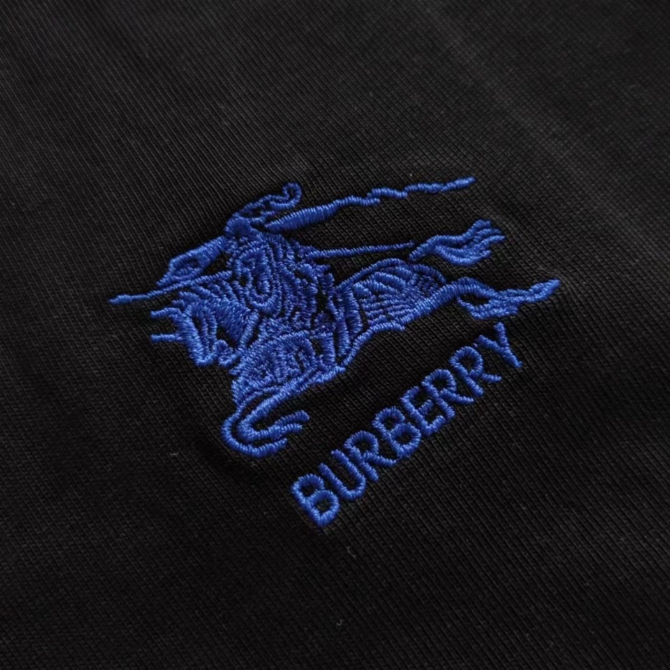 实拍细节图 +尺码表 BURBERRY:巴宝莉 蓝色刺绣小标后幅发泡印短袖T恤