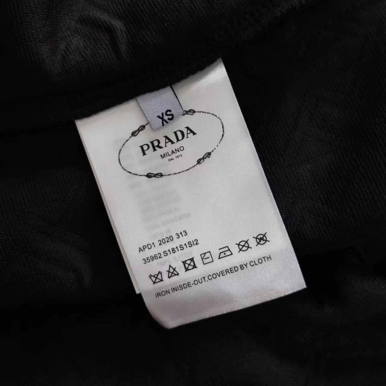 实拍细节图+尺码表 PRADA 普拉达 金属三角标字母织带LoGO标识短裤