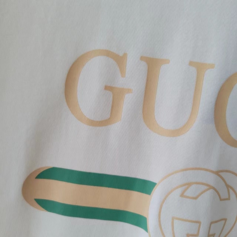 130 实拍细节图 +尺码表 GUCCI 古驰 经典logo烫金印花圆领T恤