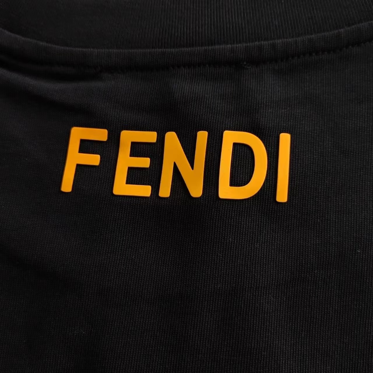 实拍细节图+细节图 FENDI 芬迪 经典老佛爷闪电爆裂眼睛Logo短裤