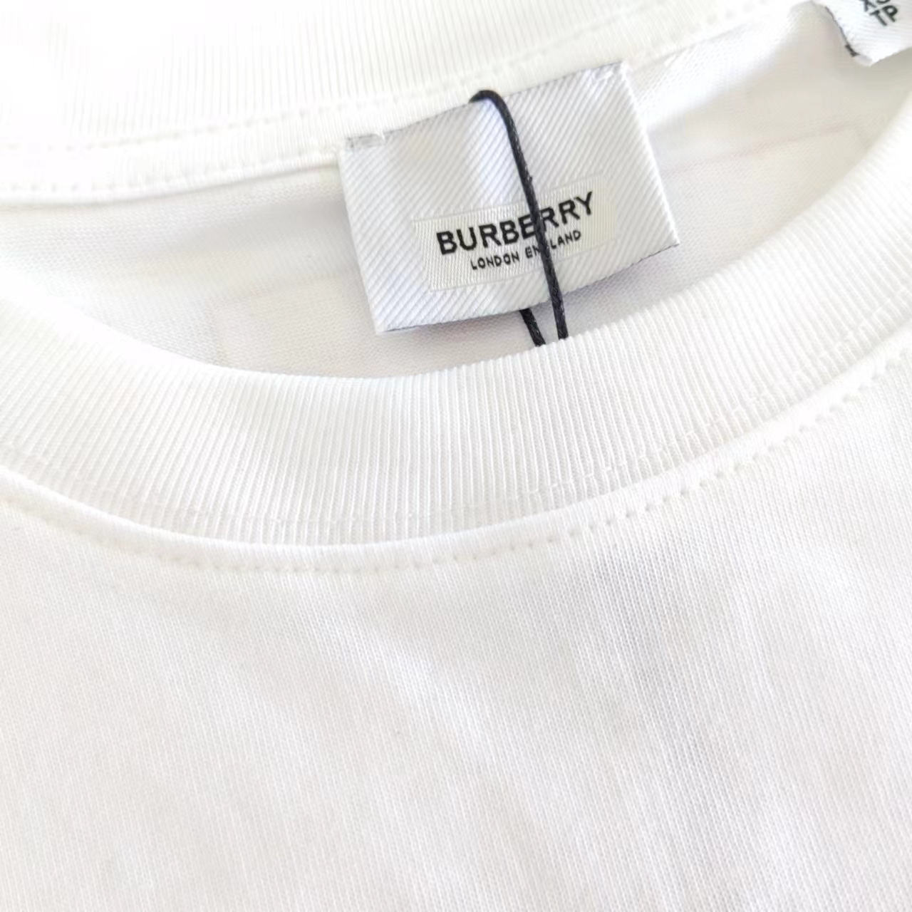 实拍细节图+细节图 BURBERRY 巴宝莉 24ss字母logo立体压胶短袖