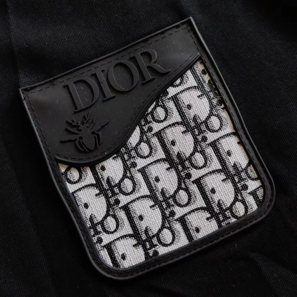 P140 实拍细节图+细节图 Dior  迪奥 24SS胸口皮标口袋logo短袖T桖