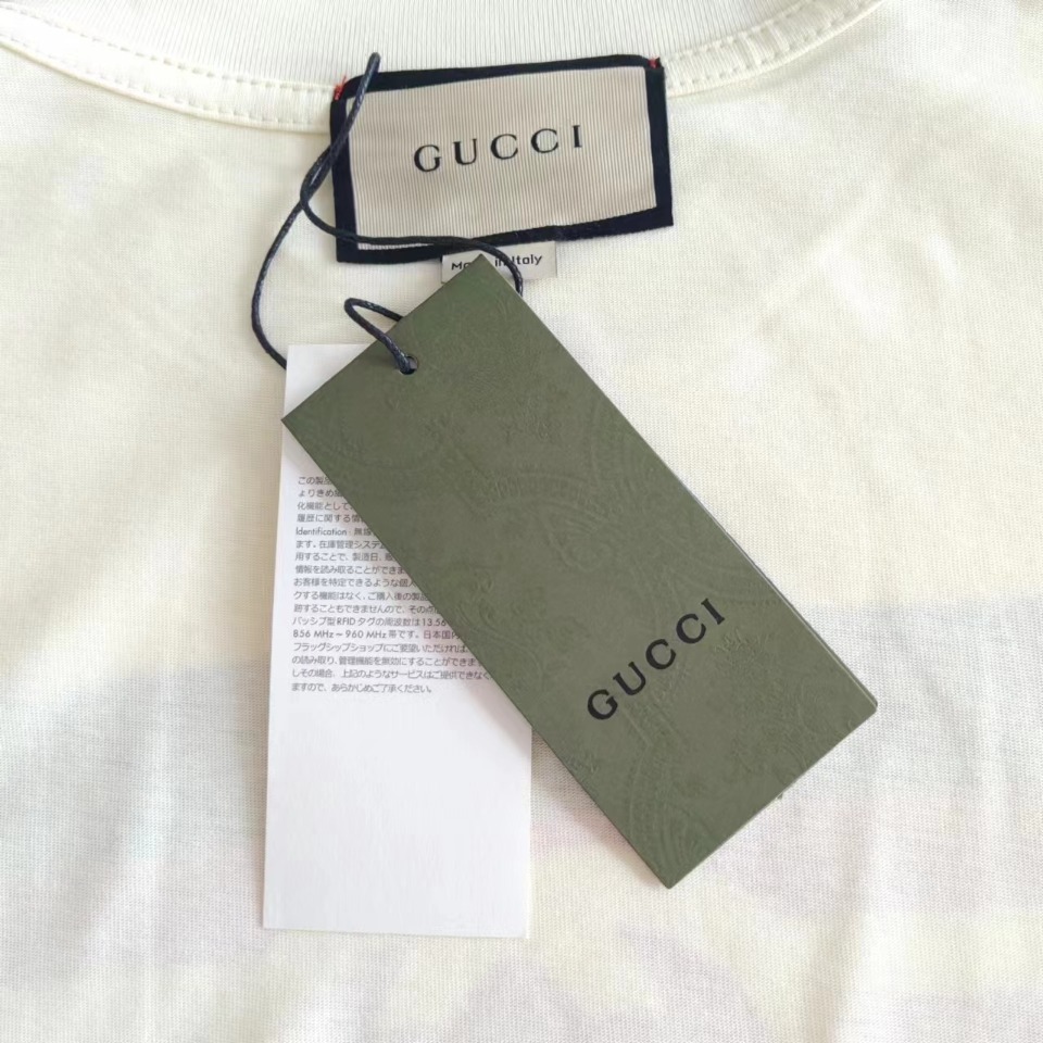 Gucci 古驰 24ss互扣式双G织带印花短袖 前幅醒目的红蓝条纹再现经典织带元素