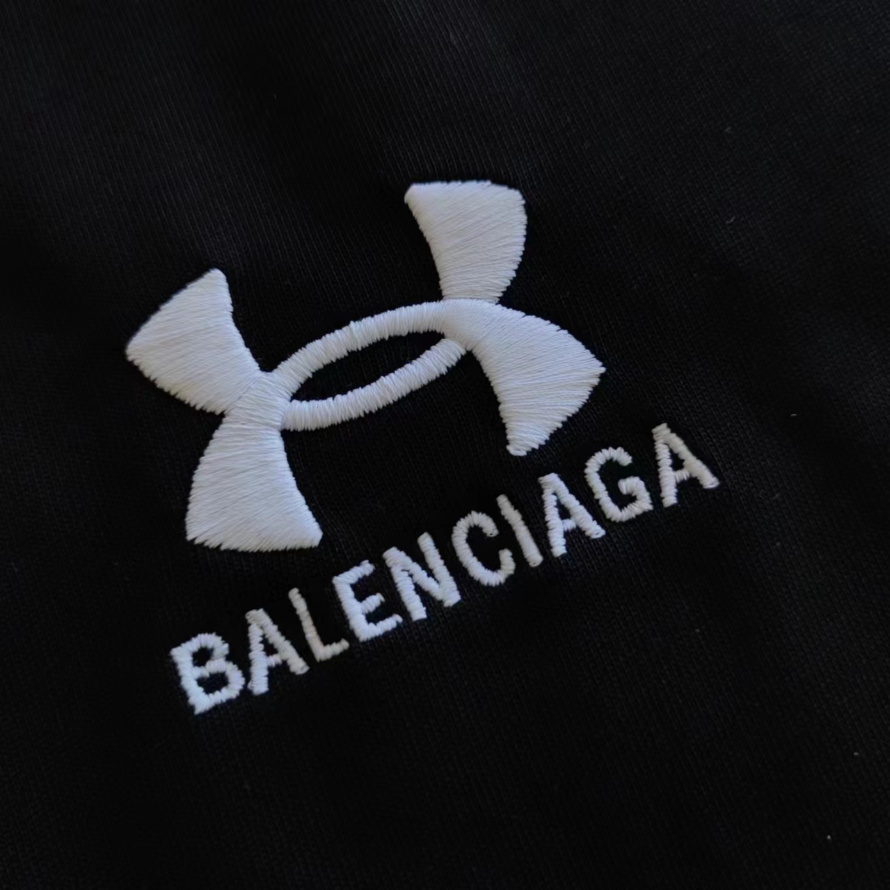 实拍细节图+细节图 巴黎世家Balenciag 安德玛联名短袖 刺绣区分