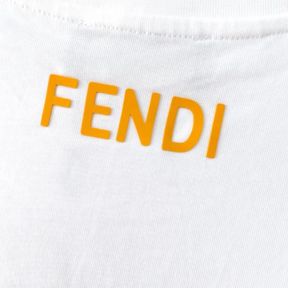 实拍细节图+细节图 FENDI 芬迪 经典老佛爷闪电爆裂眼睛Logo短裤