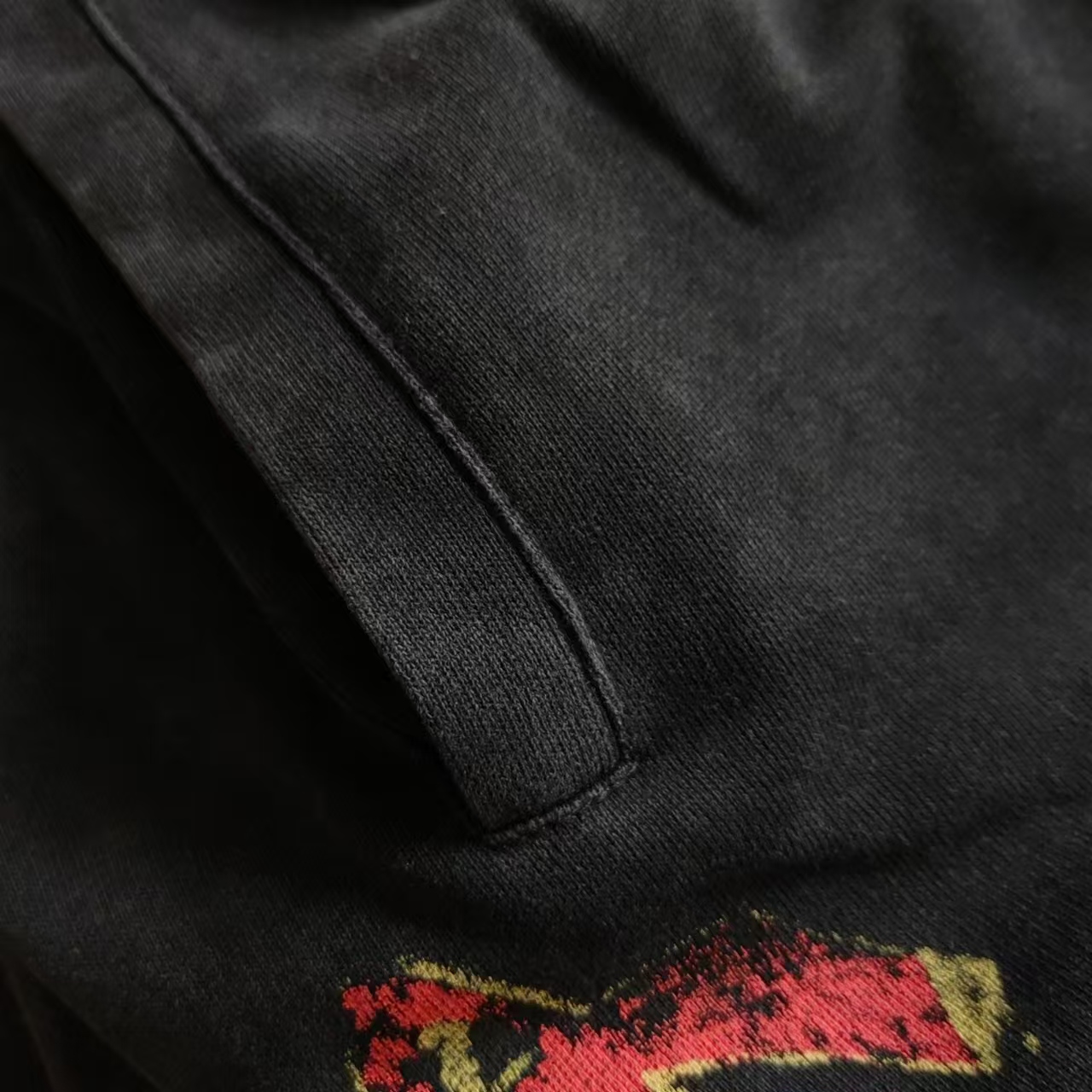 实拍细节图+尺码表 BALENCIAGA/巴黎世家 24SS 巴黎梵文泥巴做旧梵纹LOGO长裤