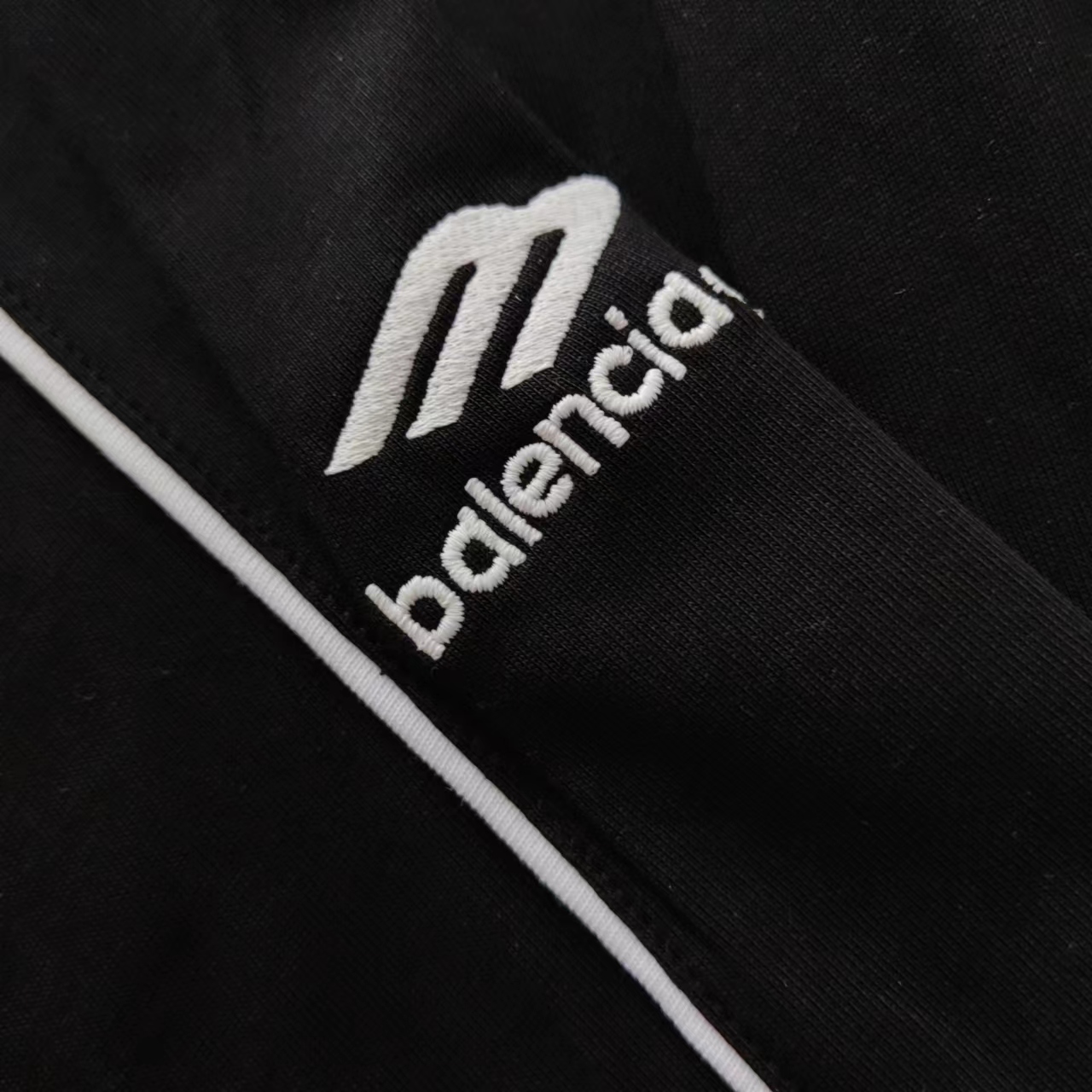 实拍细节图+尺码表 巴黎世家 Balenciaga 足球10号上海限定曼联球服长袖