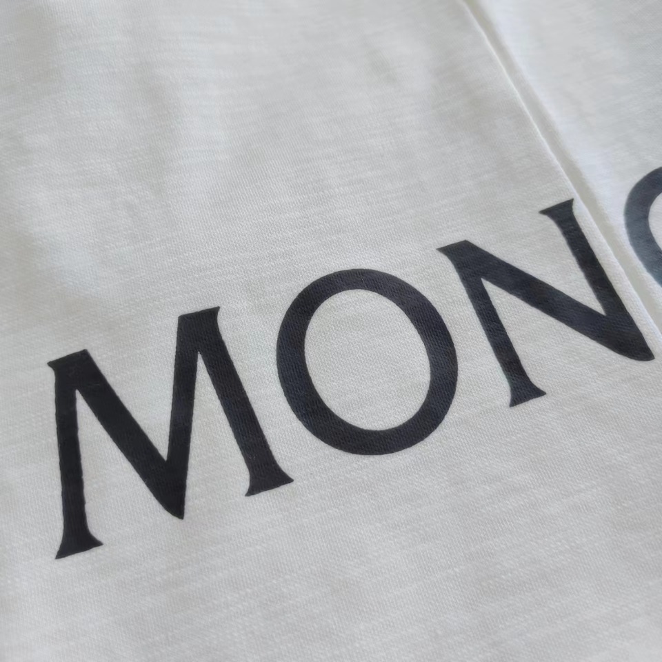Moncler 蒙口 24SS字母LOGO后兜标志性五分短裤 简约 LoGO标识 五分裤