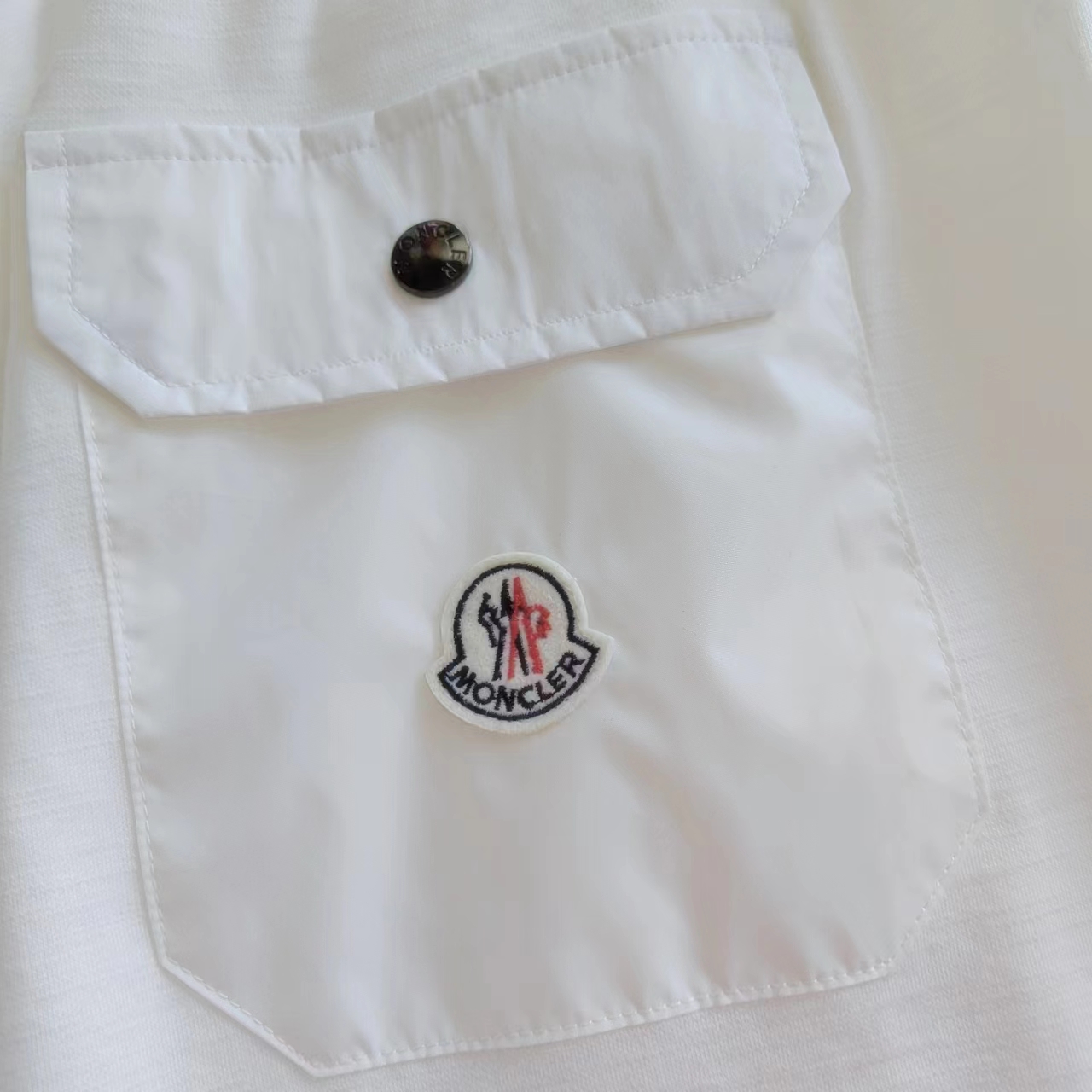 Moncler 蒙口 24SS字母LOGO后兜标志性五分短裤 简约 LoGO标识 五分裤