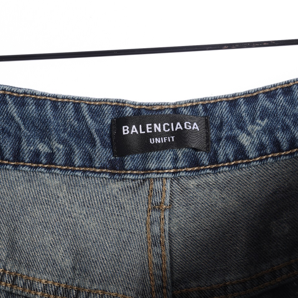 300 Balenciaga巴黎世家BLCG 24SS 字母满印牛仔长裤