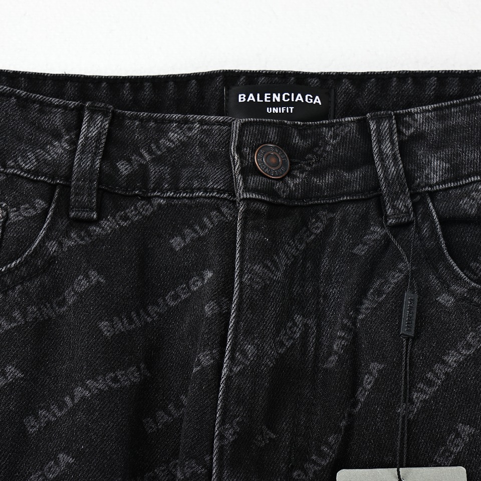 Balenciaga巴黎世家BLCG 24SS 字母满印牛仔长裤