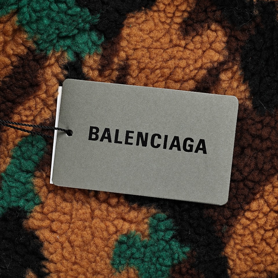 Balenciaga巴黎世家BLCG 23FW军绿迷彩泰迪羊羔毛外套