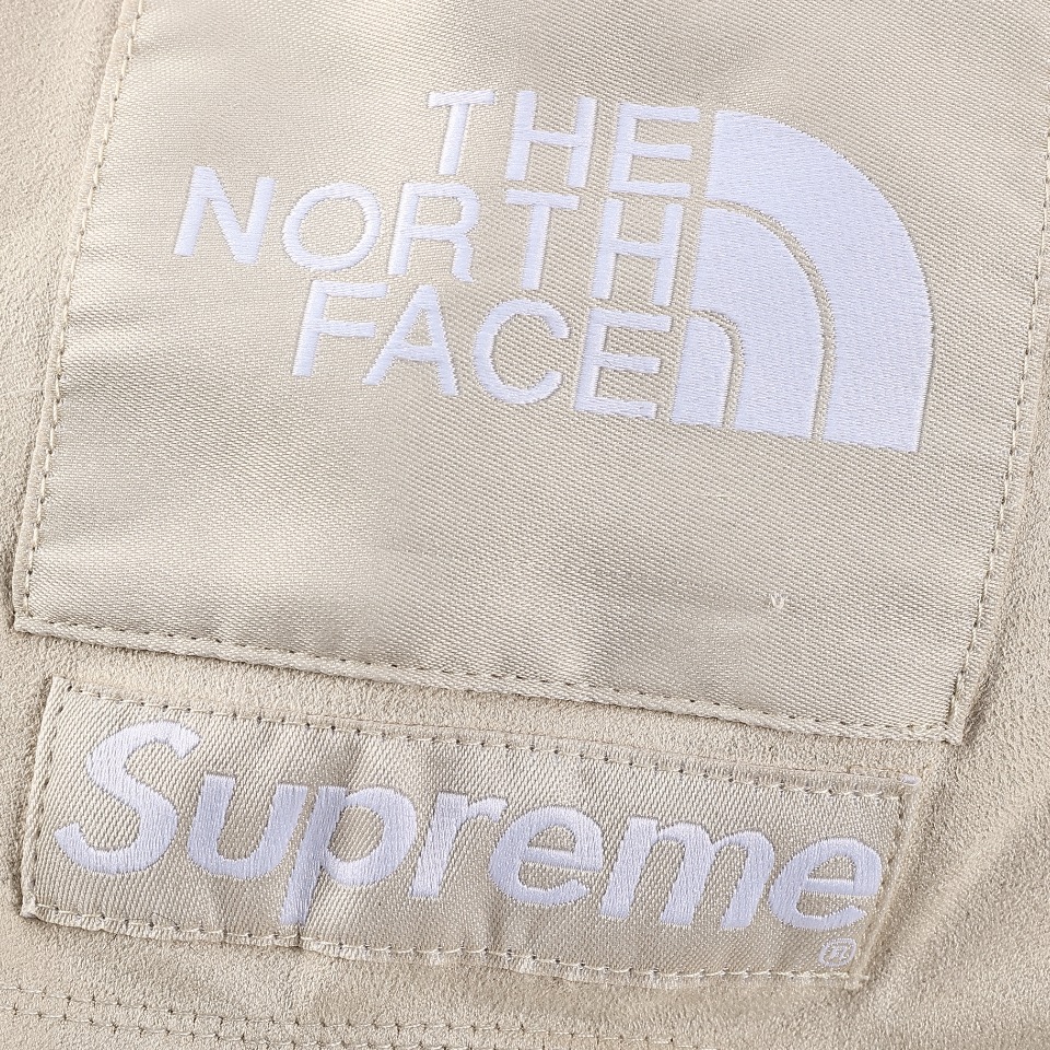 北面联名Supreme TNF X Supreme麂皮羽绒服