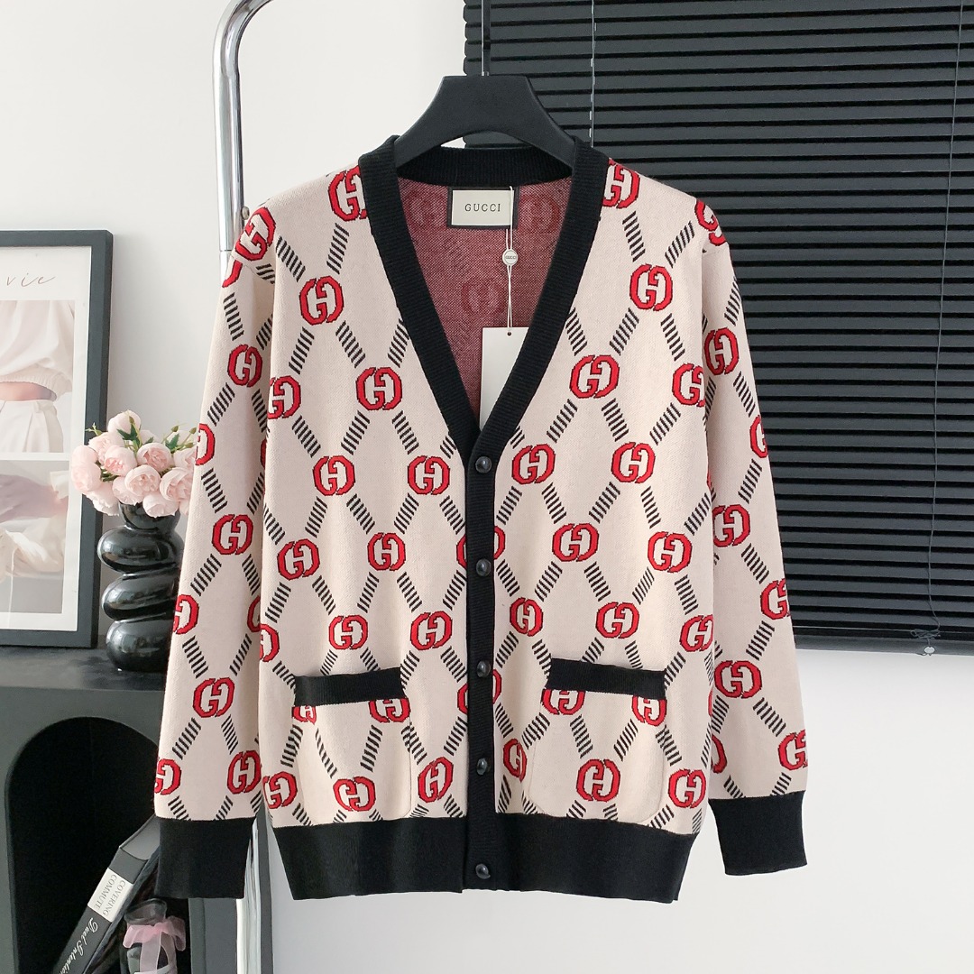 Trendy Italian Sweaters by Gucchi: High-Quality Knits with Logo Details, Various Sizes. - 图片 1
