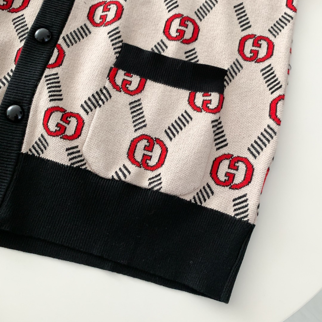 Trendy Italian Sweaters by Gucchi: High-Quality Knits with Logo Details, Various Sizes. - 图片 6