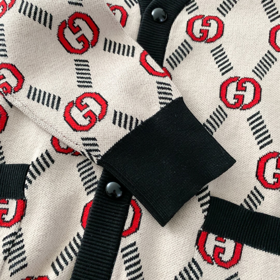Trendy Italian Sweaters by Gucchi: High-Quality Knits with Logo Details, Various Sizes. - 图片 7