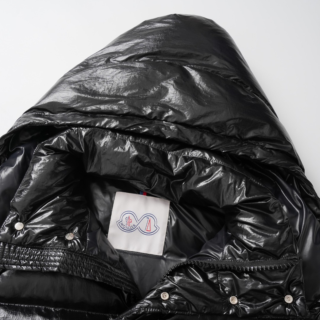 MONCLER 70周年限定款羽绒服 短款デザイン