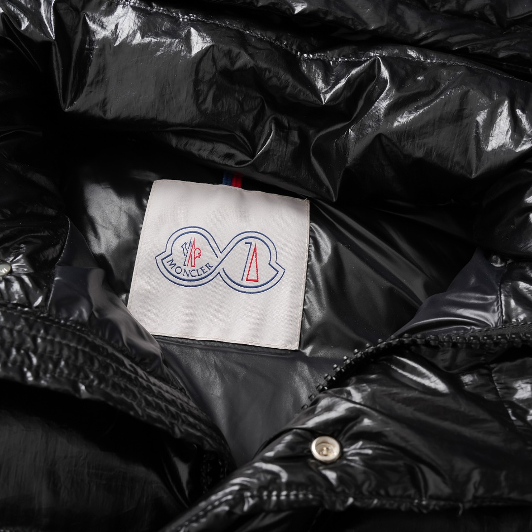 MONCLER 70周年限定款羽绒服 短款デザイン