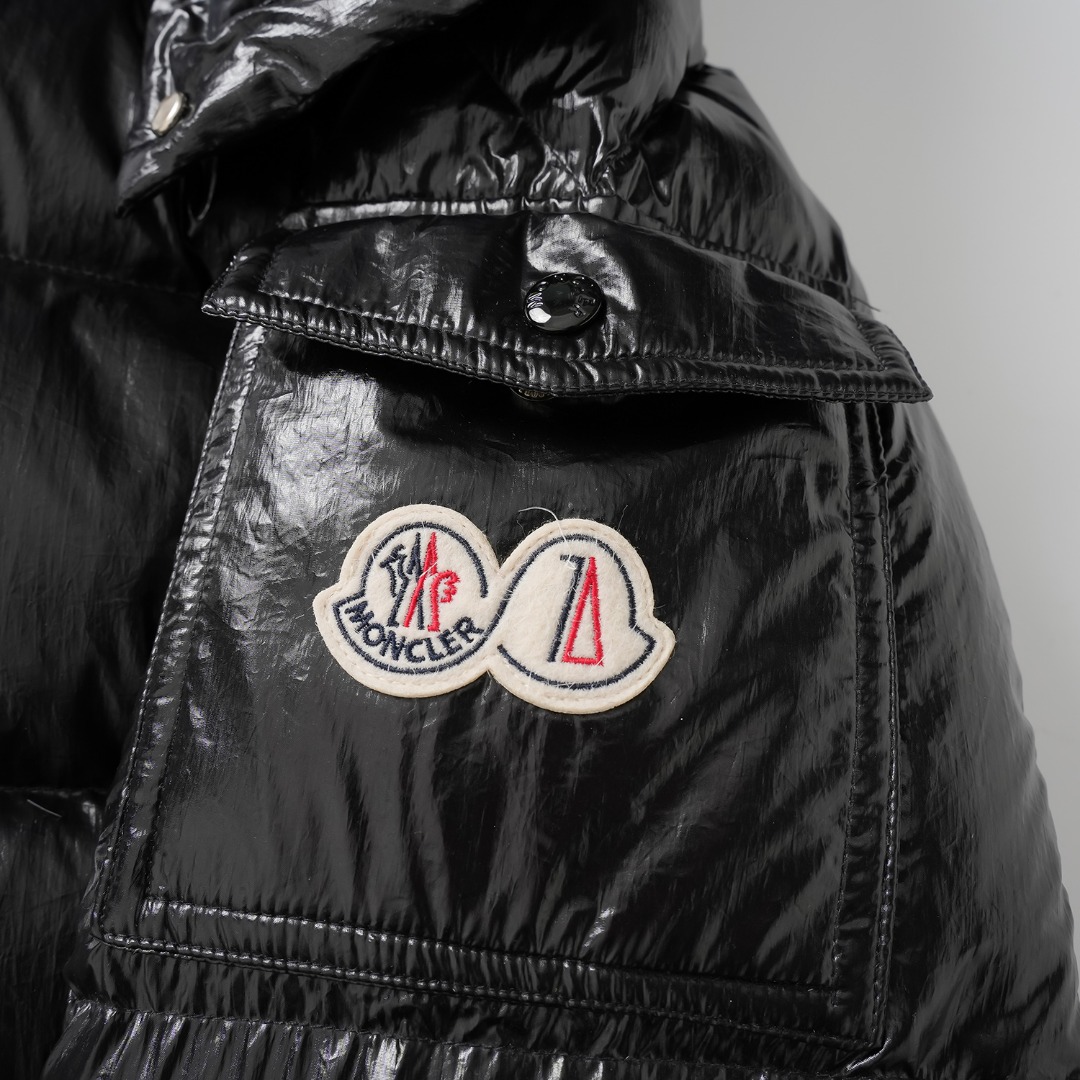 MONCLER 70周年限定款羽绒服 短款デザイン