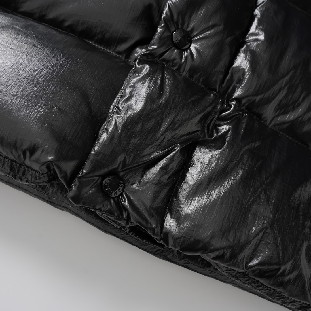 MONCLER 70周年限定款羽绒服 短款デザイン