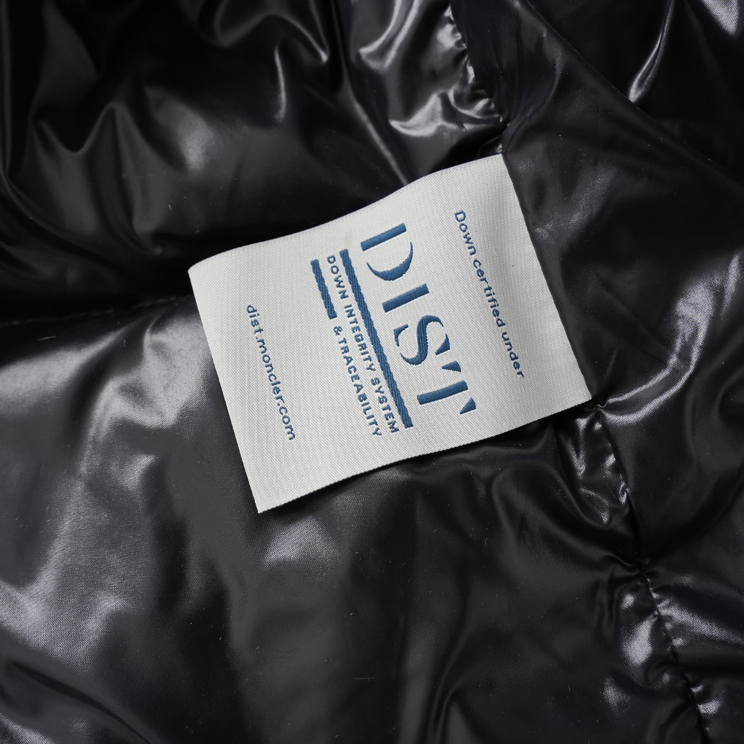 MONCLER 70周年限定款羽绒服 短款デザイン