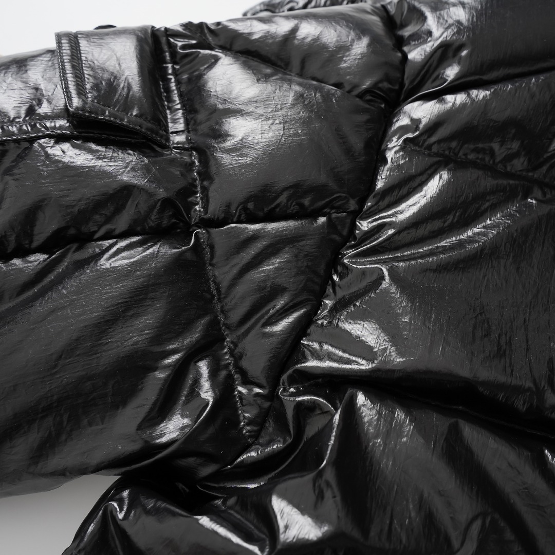 MONCLER 70周年限定款羽绒服 短款デザイン