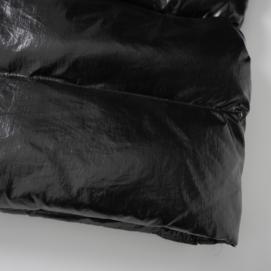 MONCLER 70周年限定款羽绒服 短款デザイン