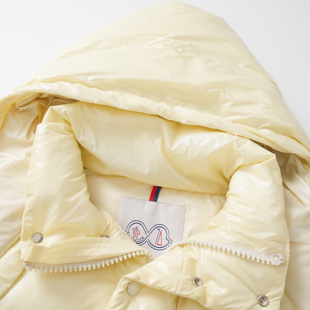 MONCLER 70周年限定款羽绒服・短款・高品質なデザイン