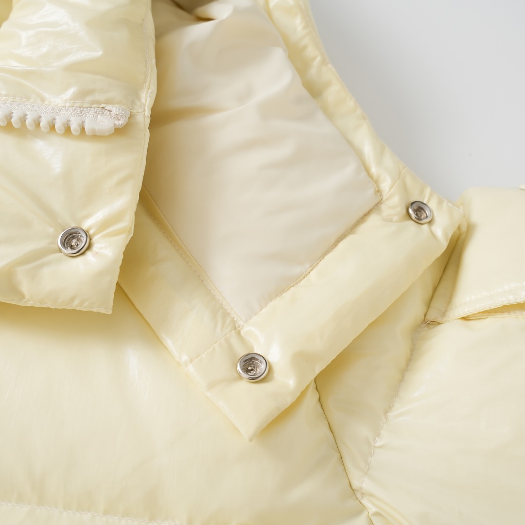 MONCLER 70周年限定款羽绒服・短款・高品質なデザイン