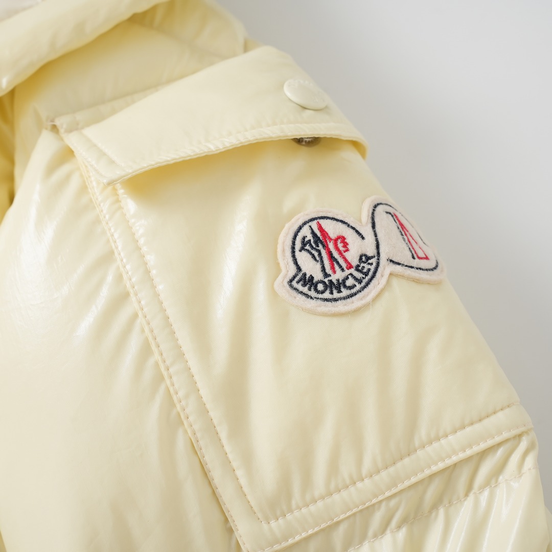 MONCLER 70周年限定款羽绒服・短款・高品質なデザイン