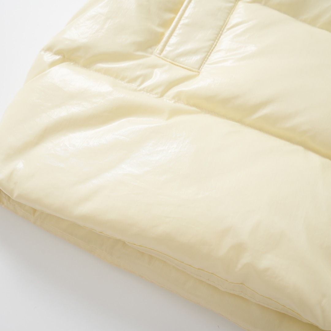 MONCLER 70周年限定款羽绒服・短款・高品質なデザイン