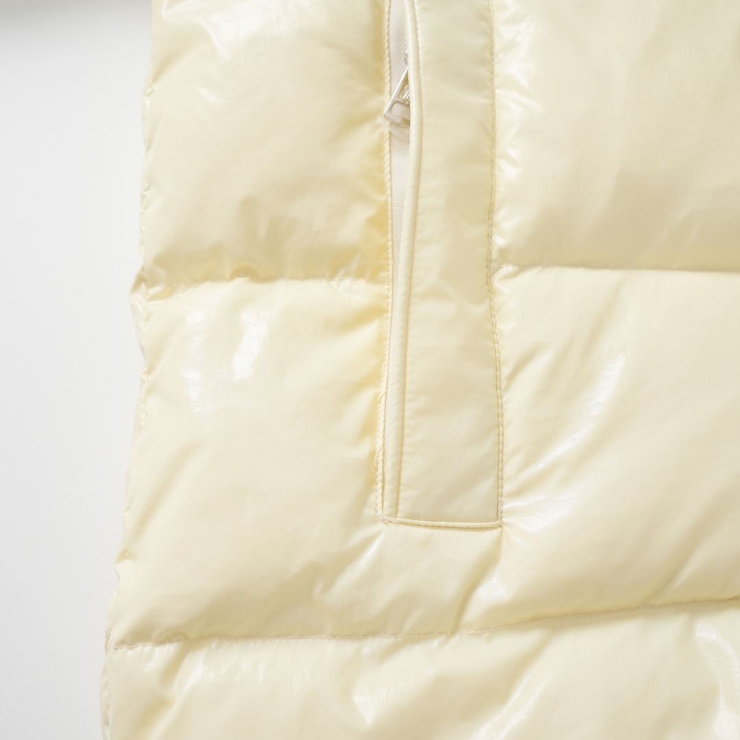 MONCLER 70周年限定款羽绒服・短款・高品質なデザイン