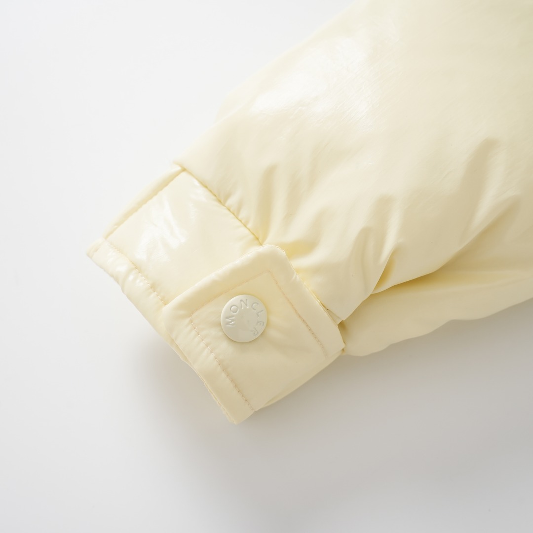 MONCLER 70周年限定款羽绒服・短款・高品質なデザイン