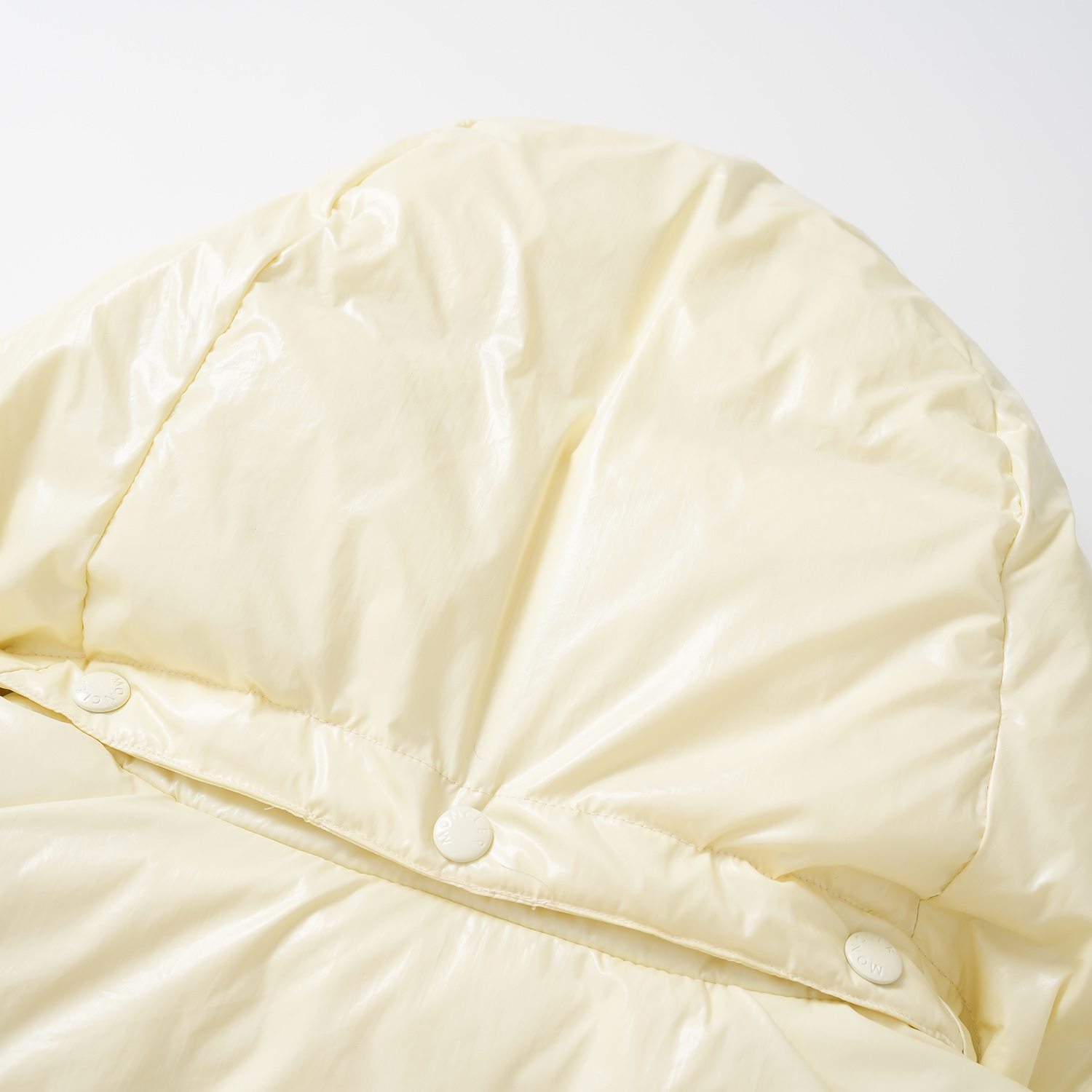 MONCLER 70周年限定款羽绒服・短款・高品質なデザイン