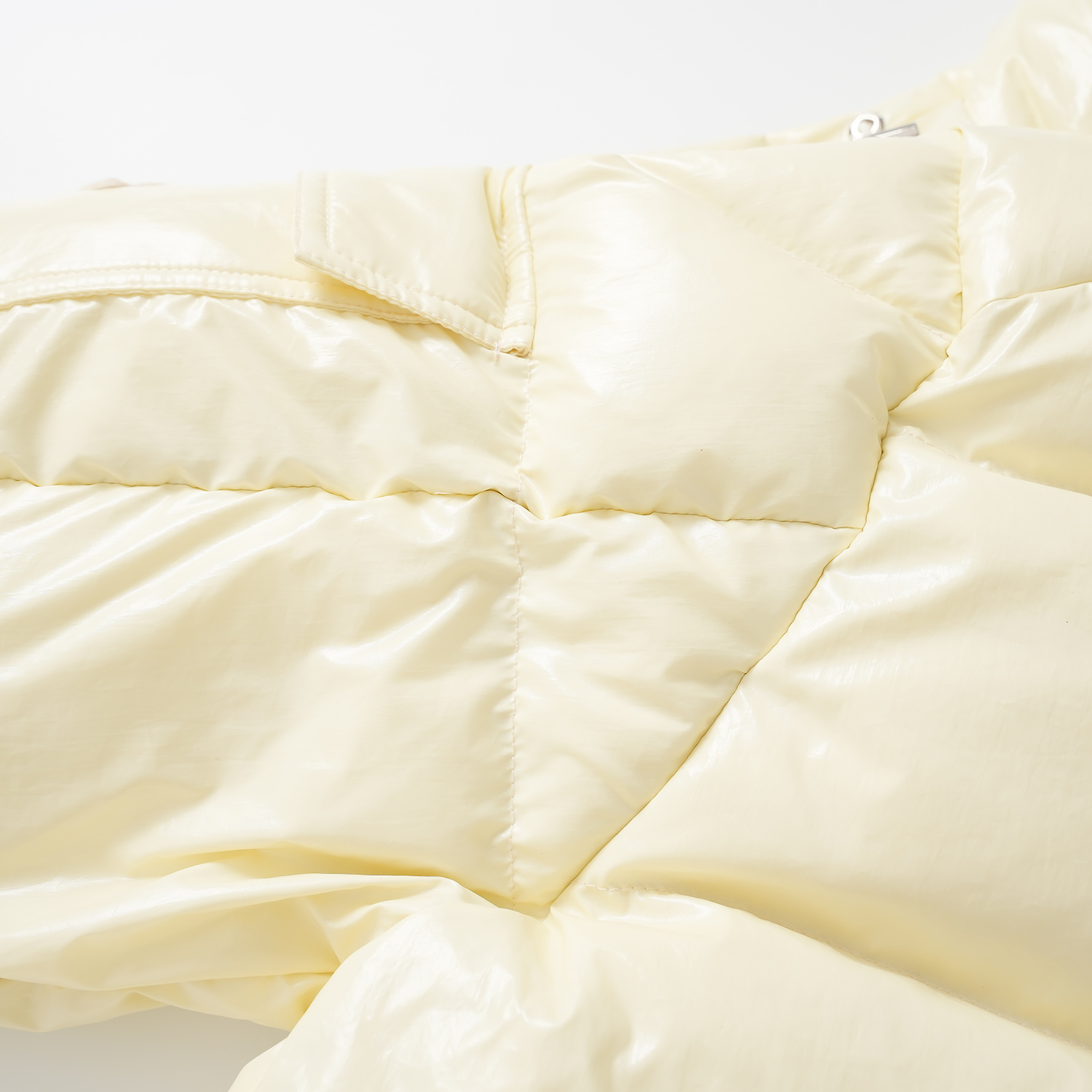 MONCLER 70周年限定款羽绒服・短款・高品質なデザイン