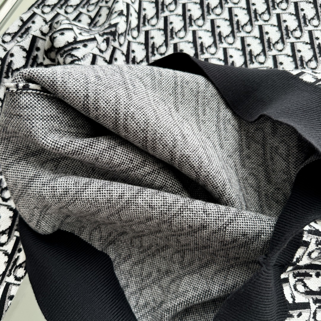 Trendy Round-Collar Sweater in Dior’s Autumn/Winter Collection: CDC M81 Details. - 图片 9