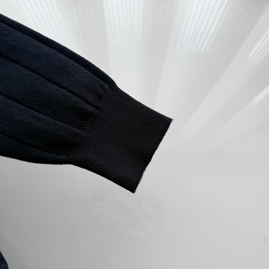 High-Quality Italian Fabric Sweaters and Shirts by GUCCI – CDC M85 Collection - 图片 6