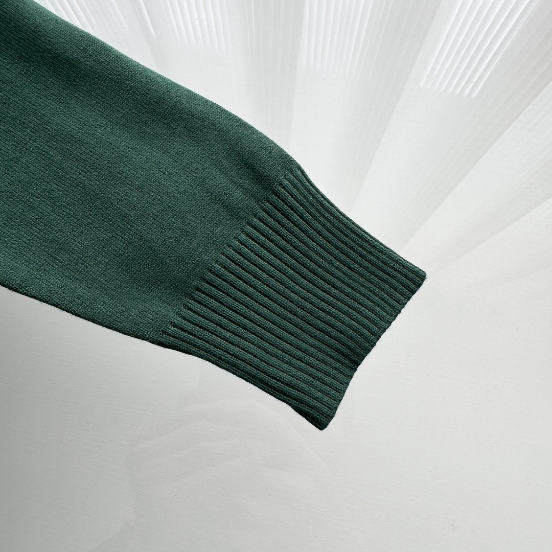 Prada Italian Sweater: High-Quality, Durable, Stylish Collection in Ink Green - 图片 6
