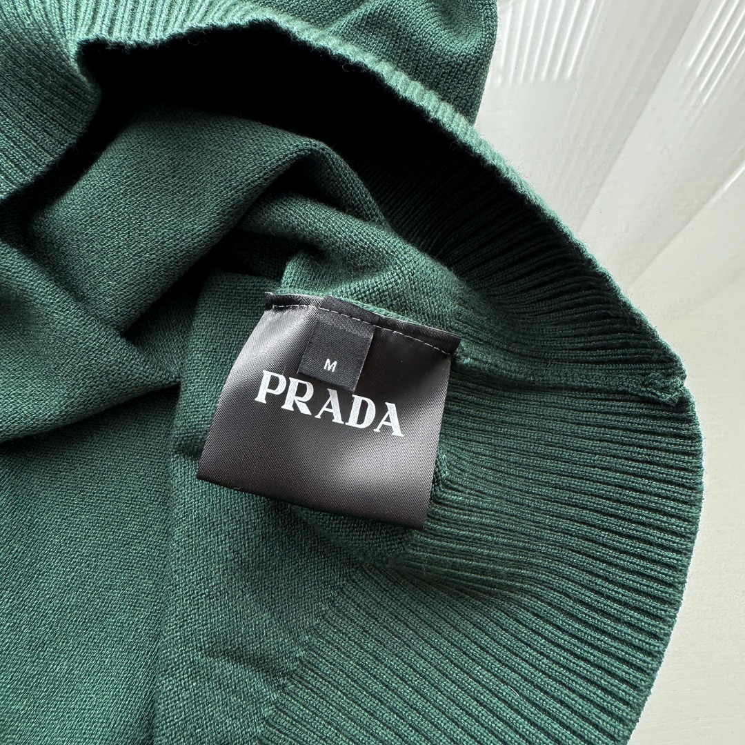 Prada Italian Sweater: High-Quality, Durable, Stylish Collection in Ink Green - 图片 8