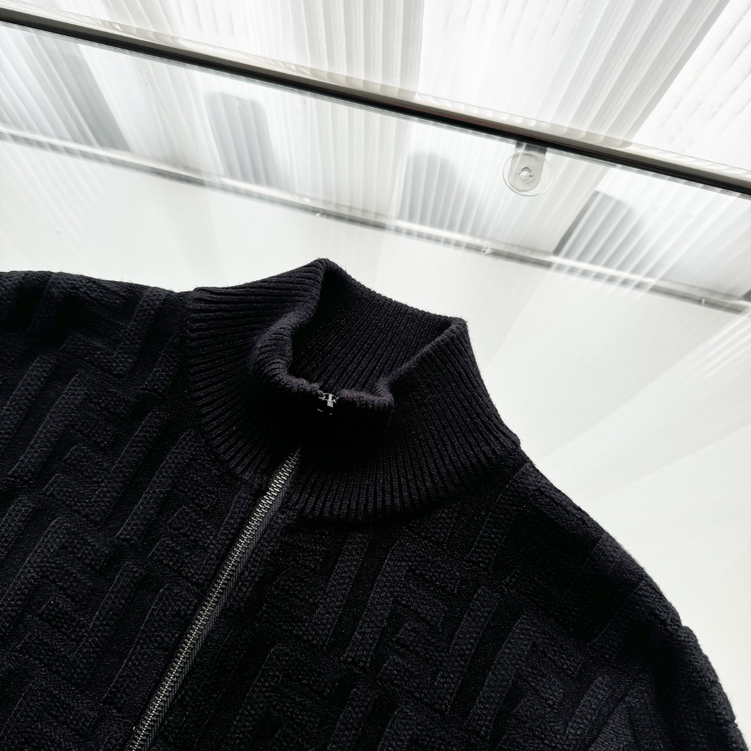 Latest Italian Tweed Fabrics at FENDI FINDI: High-Quality Knits in Black for Sweaters and Shirts - 图片 3