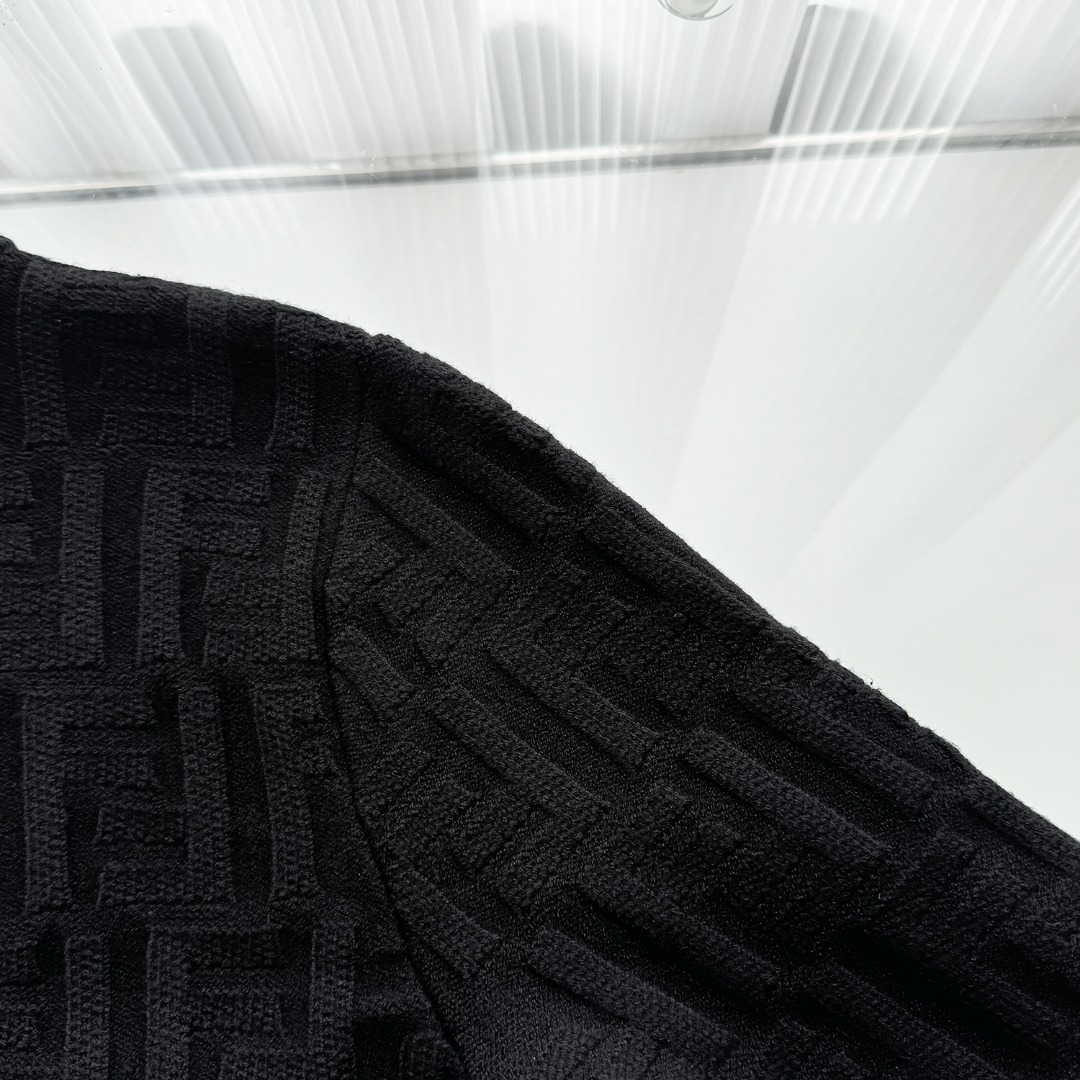 Latest Italian Tweed Fabrics at FENDI FINDI: High-Quality Knits in Black for Sweaters and Shirts - 图片 4