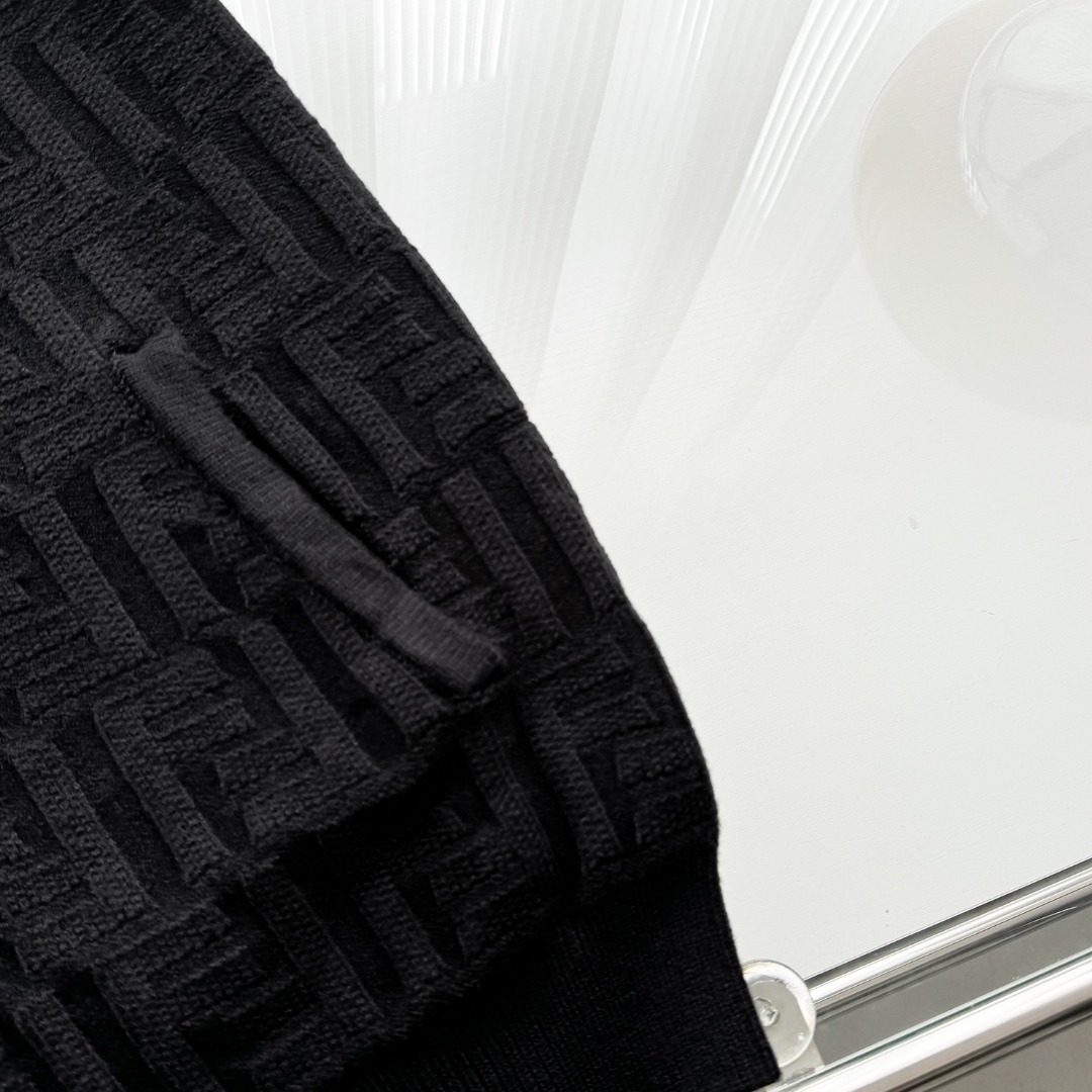 Latest Italian Tweed Fabrics at FENDI FINDI: High-Quality Knits in Black for Sweaters and Shirts - 图片 6