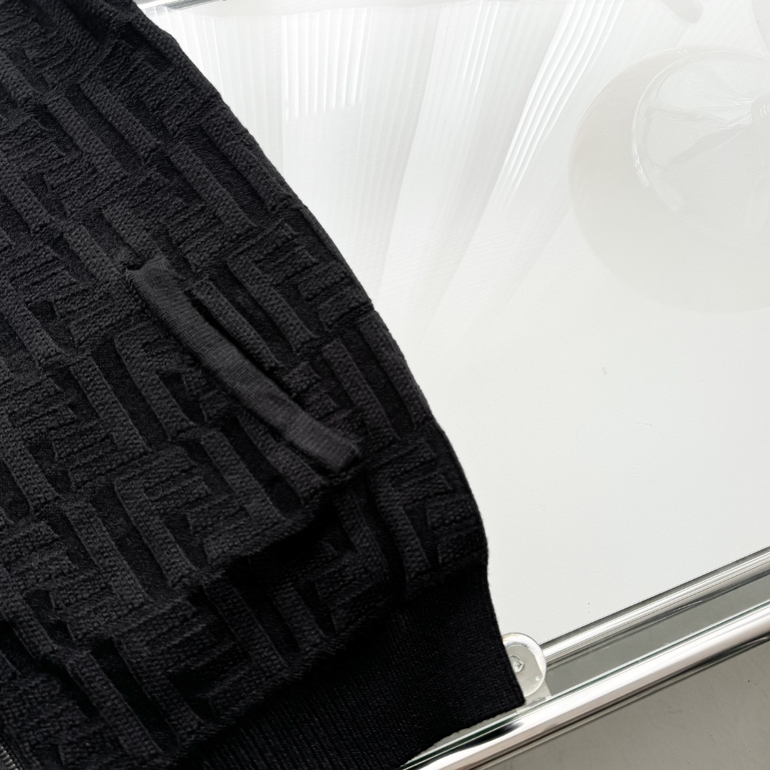 Latest Italian Tweed Fabrics at FENDI FINDI: High-Quality Knits in Black for Sweaters and Shirts - 图片 7