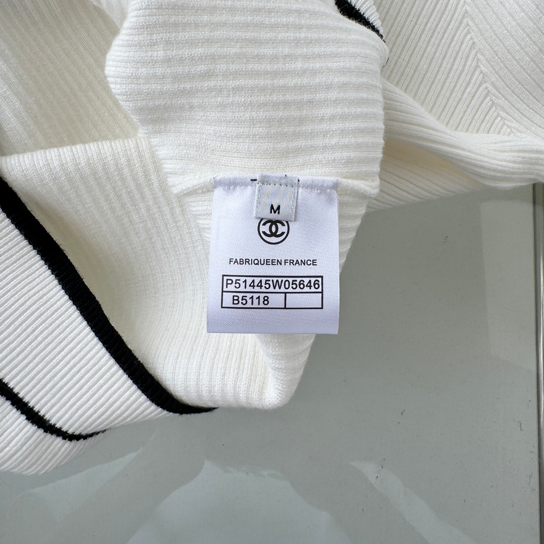 High-Quality Italian Sweater by Chanel: Durable, Stylish, and Imported Fabric in White - 图片 9