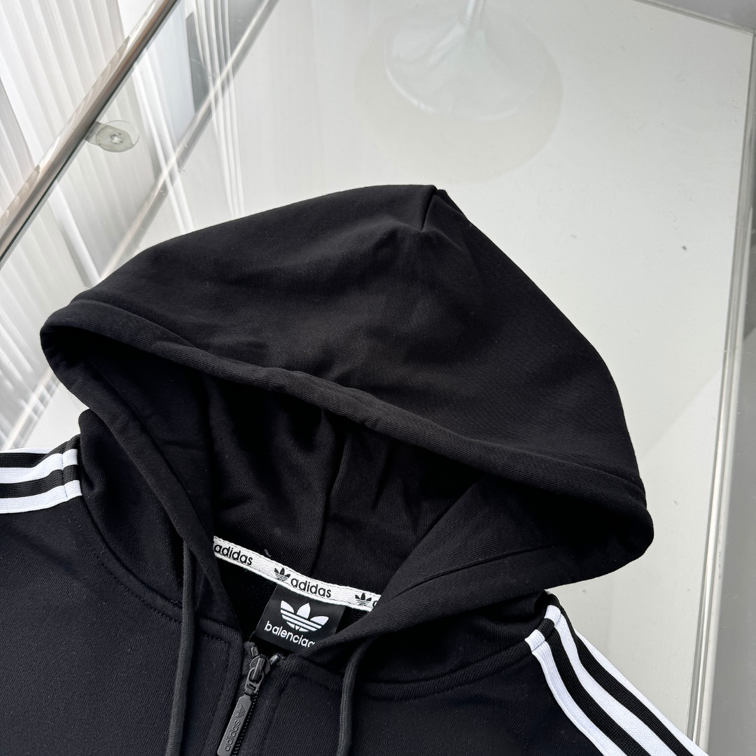 CDC W135 Embroidered Logo Hoodie with Heavy Cotton Fabric in Black - 图片 3