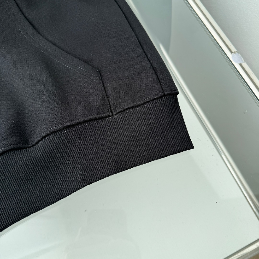 CDC W135 Embroidered Logo Hoodie with Heavy Cotton Fabric in Black - 图片 6