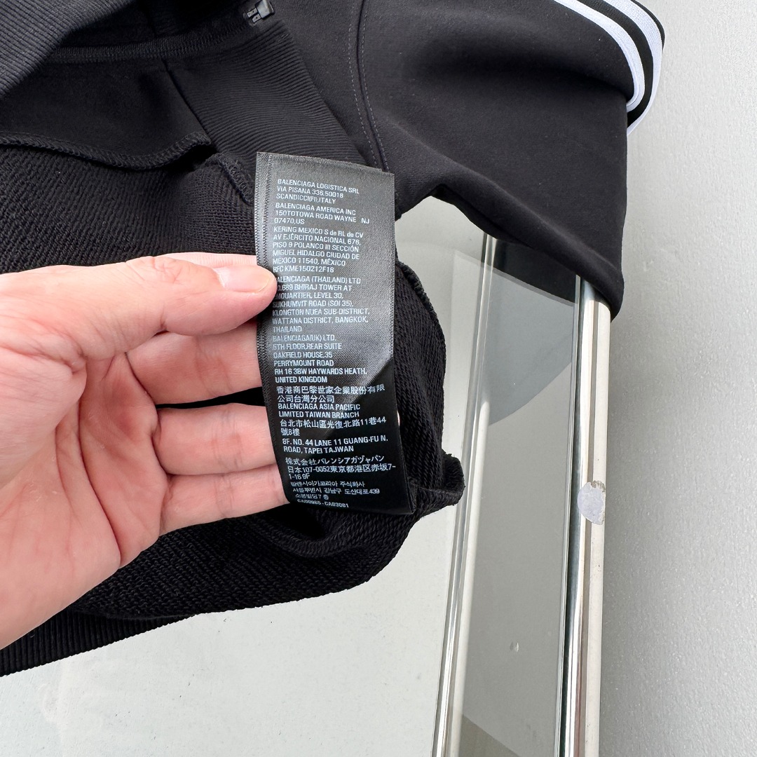 CDC W135 Embroidered Logo Hoodie with Heavy Cotton Fabric in Black - 图片 9