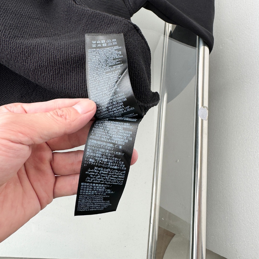 CDC W135 Embroidered Logo Hoodie with Heavy Cotton Fabric in Black - 图片 8